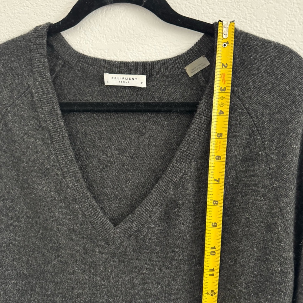 Equipment 100% Cashmere Gray Deep Crew Neck Sweater Relaxed Fit. Size S - Picture 13 of 16